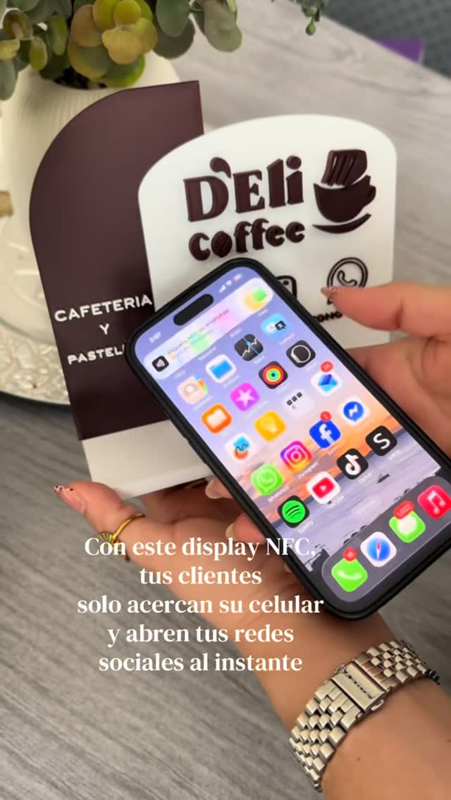 Demostración de display NFC personalizado de Deli Coffee